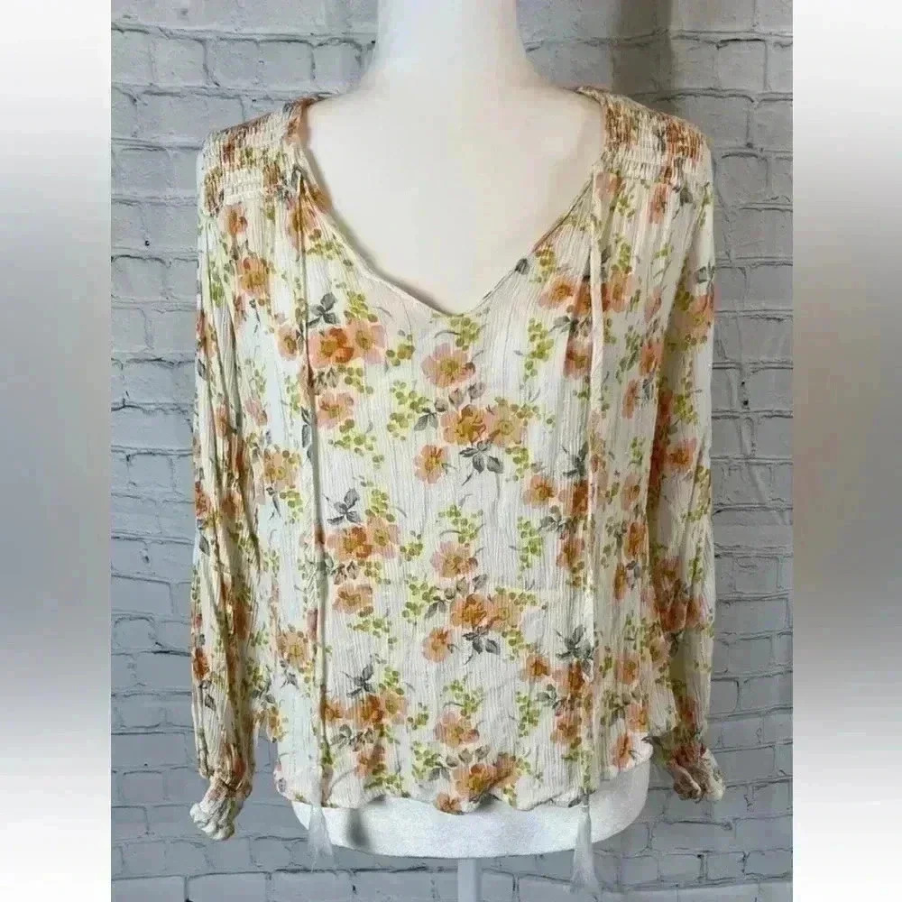 Cupcakes & Cashmere Peasant Blouse Women’s Sz M Cream Peach Floral Boho Smocked